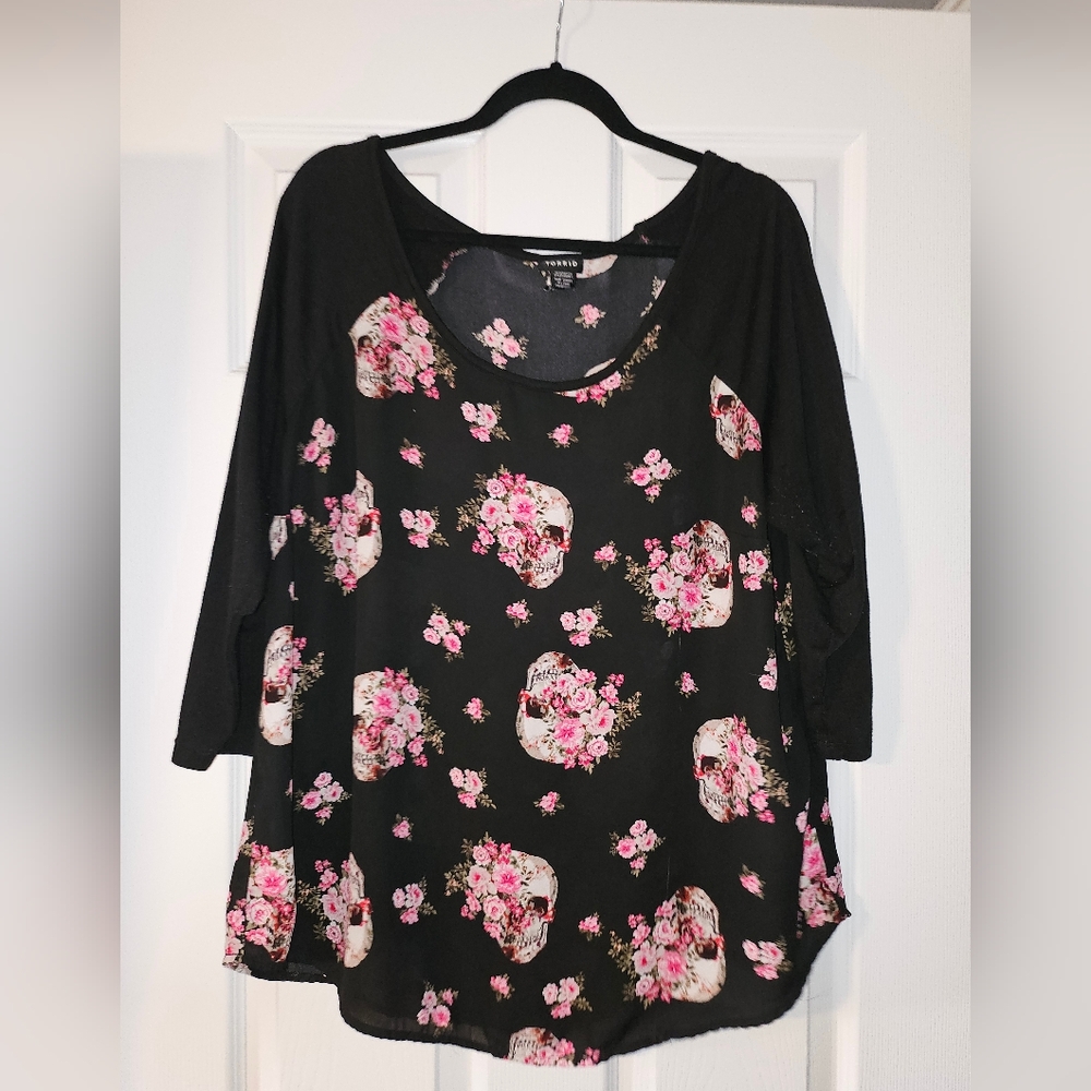 Loose fitting, sheer skeleton top by Torrid, Size 1